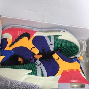 LeBron James Witness VII GS basketball shoes